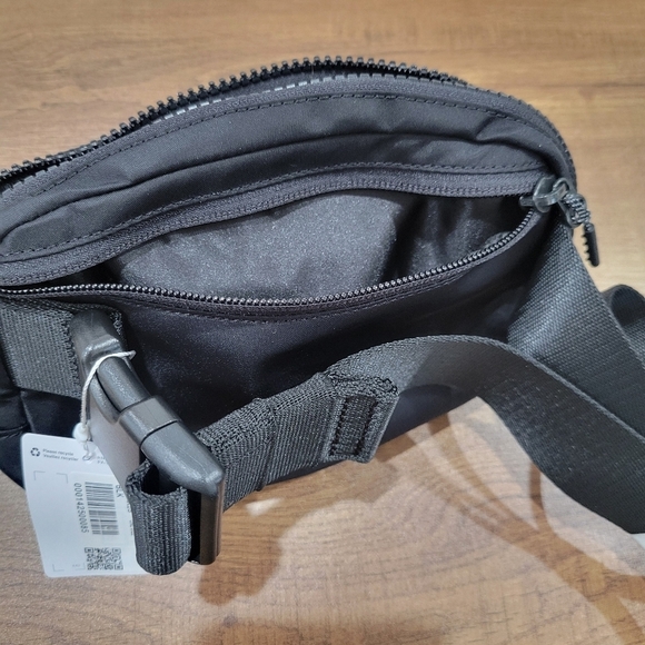 Lululemon 1L everywhere belt bag black - Picture 14 of 16